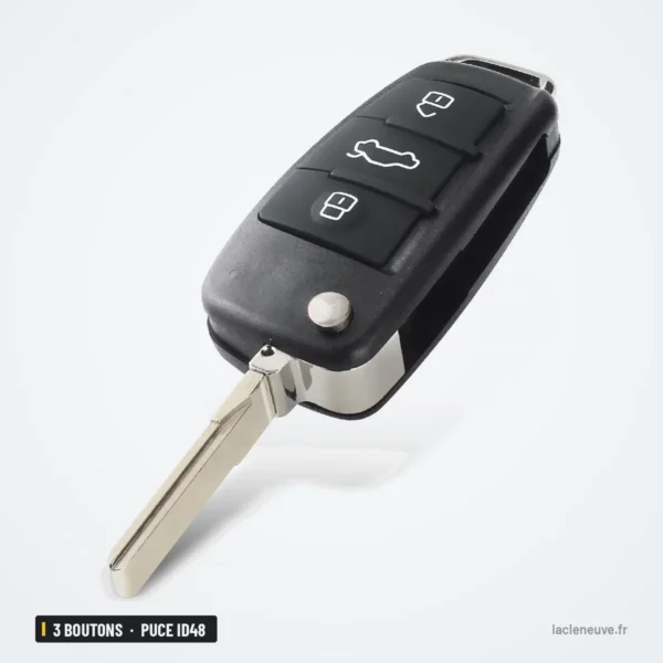 Clé pliante complète 3 boutons pour Audi A3, A4, Q3, TT, puce ID48 - clé pliée vue de trois quarts, lame sortie