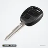 Coque de télécommande 2 boutons pour Toyota Corolla, Yaris, RAV4, lame TOY41 - clé vue de trois-quarts, boutons sur le dessus