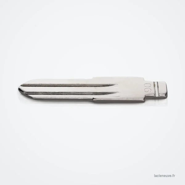 Lame de clé pliante vierge pour Nissan Bluebird, Cefiro, Lannia - lame vue de trois quarts