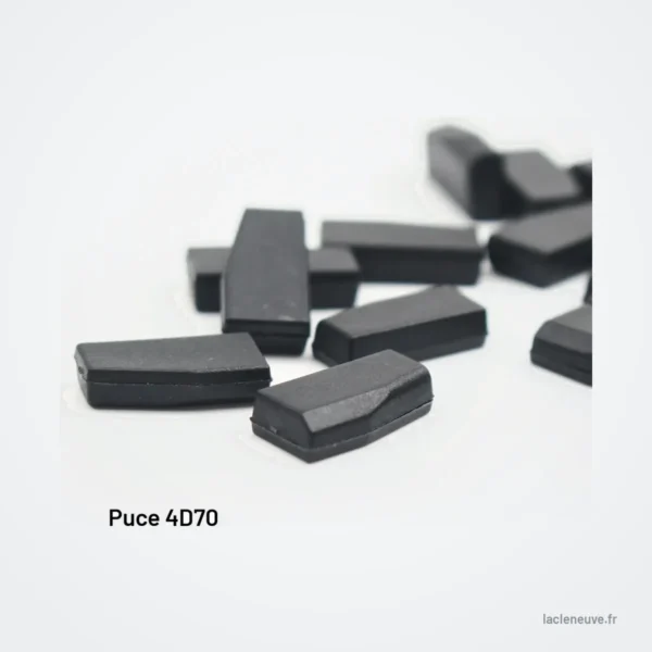 Puce transpondeur ID70 (4D70) vierge pour Toyota - puces noires empilées en gros plan